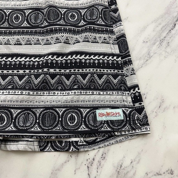 Rip Skirt Womens Wrap Size XS Black Gray Tropical Surfboard Stripe Print Short - Picture 3 of 9